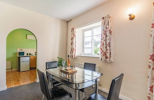 Easterside Cottage | Ideal 2-Bedroom Retreat Near Helmsley with Lake Views