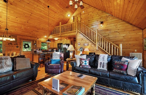 Blue Ridge Cabin | Unforgettable Feather Ridge Stay in Blue Ridge, GA