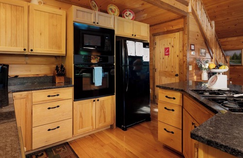 Blue Ridge Cabin | Unforgettable Feather Ridge Stay in Blue Ridge, GA