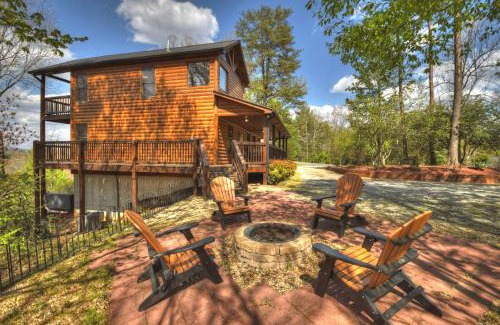 Blue Ridge House | Relax at Feather Ridge - Pet Friendly Retreat by Toccoa River