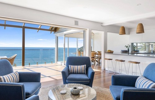 Whale Beach House | Cozy Oceanfront Retreat at FEATHER TOP - Rated 9/10