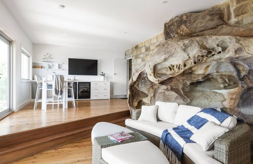 Whale Beach House | Cozy Oceanfront Retreat at FEATHER TOP - Rated 9/10