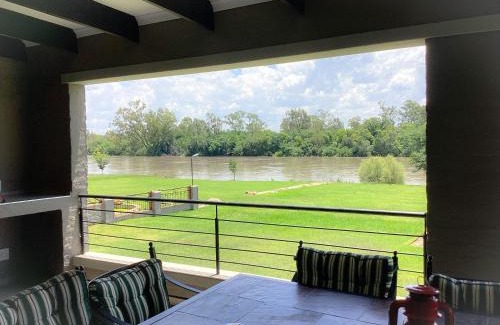 Parys Villa | Relax at Feathers and Rest Villa by the Vaalriver