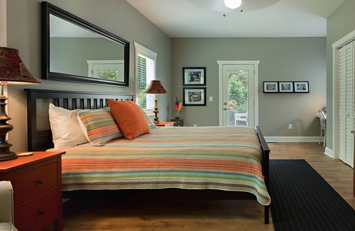 Hendersonville Other | Ideal Featherstone FARMHOUSE for Groups Near Hville