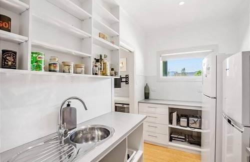 Bright Apartment | Family-Friendly Home with Breathtaking Views - 10/10 Rating