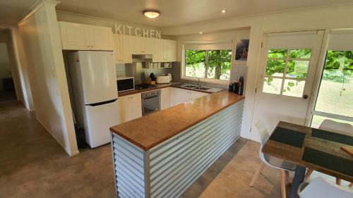 Smoko House | Scenic Feathertop Views and Barn for Family Getaways
