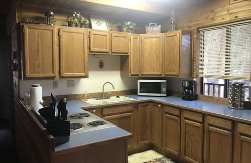 Featherville Cabin | Families Love Featherville Mountainside Cabin with Kitchen & More