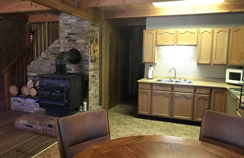 Featherville Cabin | Families Love Featherville Mountainside Cabin with Kitchen & More