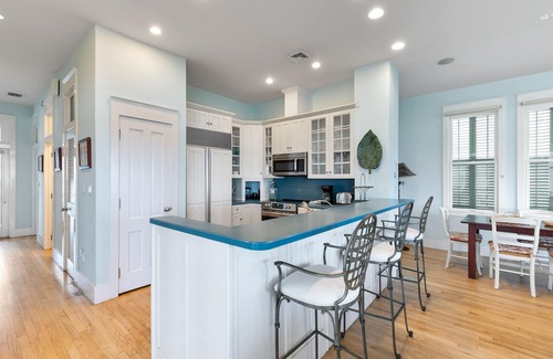 The Shores House | Discover "Palm House" - A Coastal Retreat with Ocean Views