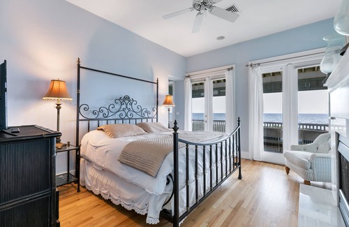 The Shores House | Discover "Palm House" - A Coastal Retreat with Ocean Views