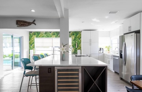Largo House | HGTV Featured Hotel with Heated Pool & Oceanfront Views