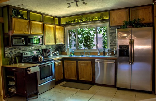 Snow Heights House | HGTV Featured Escape: Pet-Friendly with Spa & Kitchen