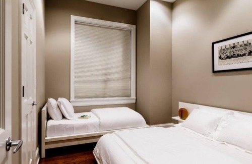 Lakeview Condo | Travel Channel Featured: 4 Bedroom Wrigley Rooftop Retreat