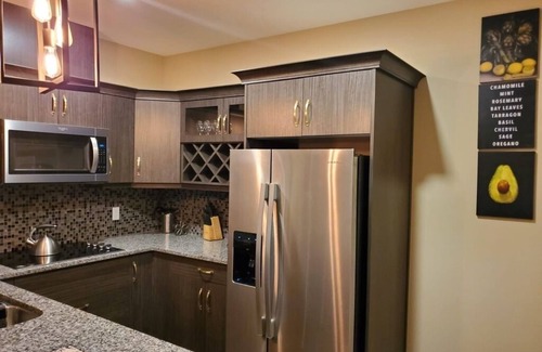 East Kootenay House | Spacious Lake View Retreat Near Fernie with 10/10 Rating