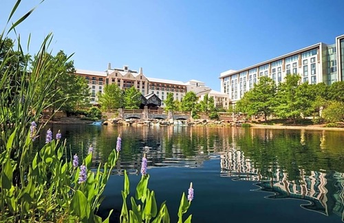 Grapevine Apartment | Featuring a 10-acre outdoor pool facility and a European-style spa .