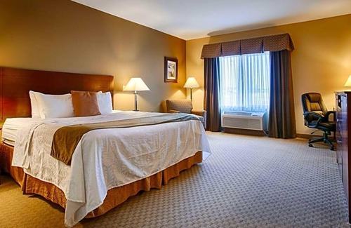 East Las Vegas Apartment | Featuring an indoor swimming pool and hot tub .