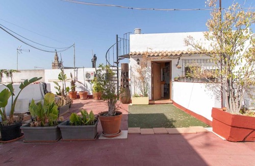 San Bartolome Apartment | Family-Friendly Stay at Federico Rubio with Great Reviews