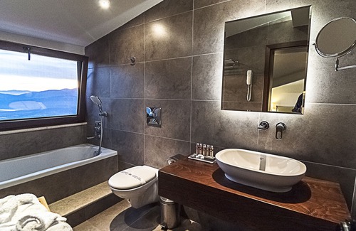 Delfoi Hotel | Discover Fedriades Delphi Hotel: 9/10 Reviews & Family-Friendly Amenities
