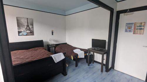Lully Hotel | Comfortable Stay at Le Balandri - Triple Room with Privacy