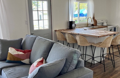 Omemee Cottage | Experience Fee's Landing Resort - Birch View Cottage Escape