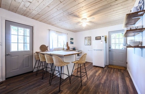 Omemee Cottage | Experience Fee's Landing Resort - Birch View Cottage Escape