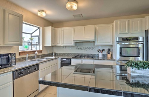 Briarcliff House | Inviting Family & Pet Friendly Lake Travis Retreat with Kayaks