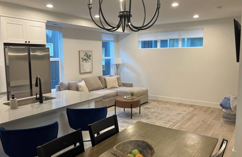 Goldsmith House | Feel at home- proximity to DTC, hospitals, DU and Downtown