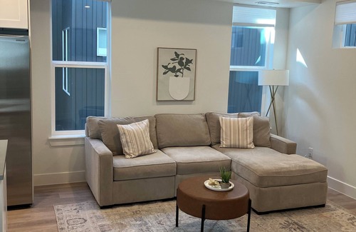 Goldsmith House | Feel at home- proximity to DTC, hospitals, DU and Downtown