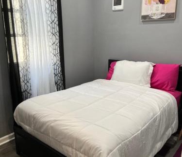 North Philadelphia West House | Family-Friendly Holiday Homes in Philadelphia, PA