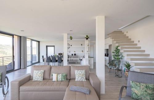 Armamar Villa | Discover Luxury at Feel Discovery Alvim's Douro Hotel