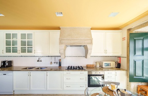 Armamar Villa | Elegant Mansion with Heated Pool & BBQ for Unforgettable Stays