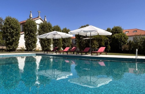 Armamar Villa | Elegant Mansion with Heated Pool & BBQ for Unforgettable Stays