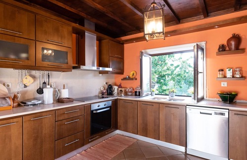 Armamar Villa | Family-Friendly Villa with Saltwater Pool & Spa Amenities