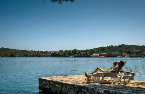 Luka Apartment | Oceanfront Retreat: Feel Dugi Otok - Apartment Sofia