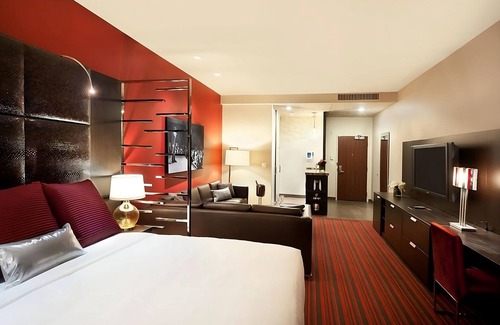 Downtown Las Vegas Hotel | Experience Comfort and Style in Las Vegas with Free Parking