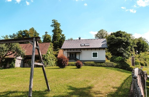 Leibnitz Apartment | Inviting Panorama Holiday Apartment 'SchlossBlick' Retreat
