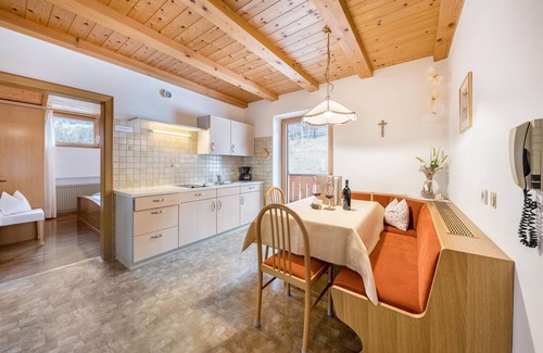 Verano Apartment | Inviting Eichernhof Apartment Apfelblüte with Spa & Dining
