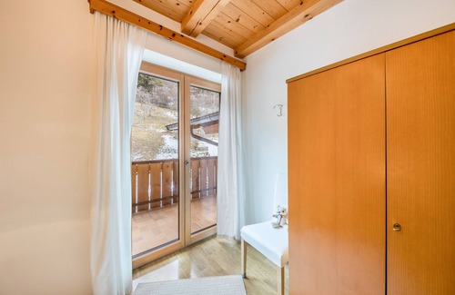Verano Apartment | Inviting Eichernhof Apartment Apfelblüte with Spa & Dining