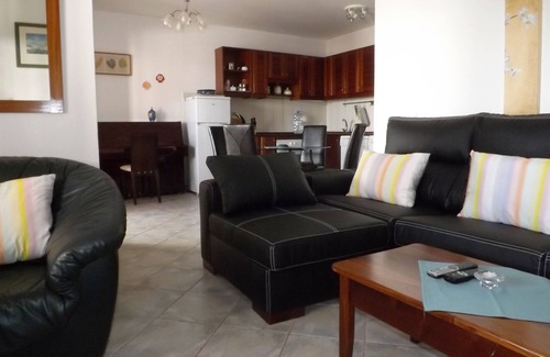 La Asomada Apartment | Oasis of Relaxation in La Romantica with Ocean Views