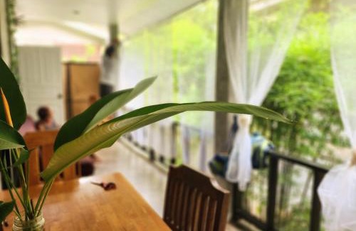 Hin Hong House | Cozy 2BR Private House - Pet & Child Friendly Retreat