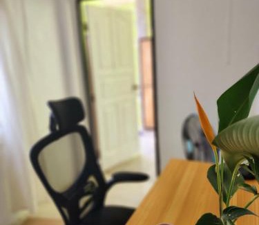 Hin Hong House | Cozy 2BR Private House - Pet & Child Friendly Retreat
