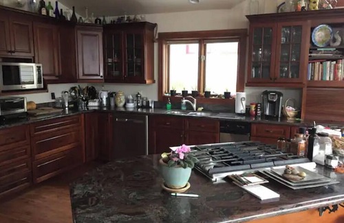 Aspen House | Experience Local Life in Aspen with Family-Friendly Amenities