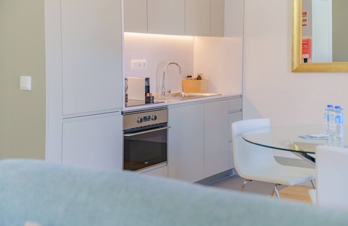 Leixões Apartment | Cozy Matosinhos Ocean Flat III with Balcony & Spa Amenities