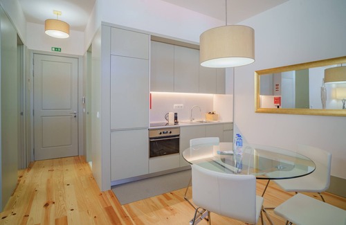 Leixões Apartment | Cozy Matosinhos Ocean Flat III with Balcony & Spa Amenities