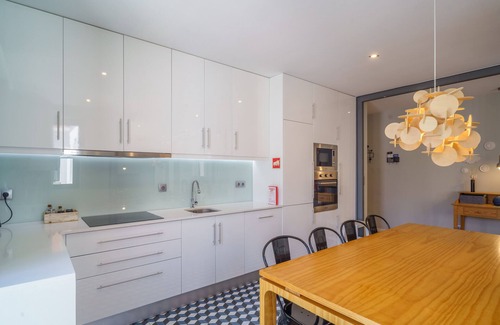 Centro / Baixa Apartment | Spacious Apartment Superb Townhouse for Groups & Families