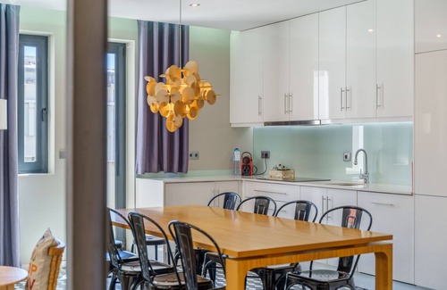 Centro / Baixa Apartment | Spacious Apartment Superb Townhouse for Groups & Families