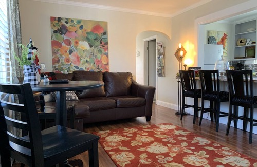 Harrisburg Condo | Picturesque Retreat with Hot Tub, Bikes & Lush Flowers