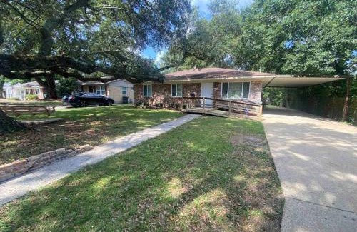 Gulfport Apartment | Home-Like Retreat, Steps from the Beach & Family Friendly