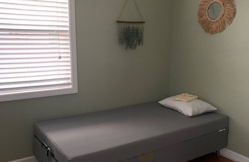 Cheviot House | Homey Retreat with Kitchen - Guest Rated 10/10
