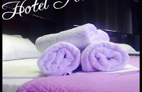 Moschato-Tavros Hotel | Family-Friendly Feevos: Pet Welcoming & Dining Experience